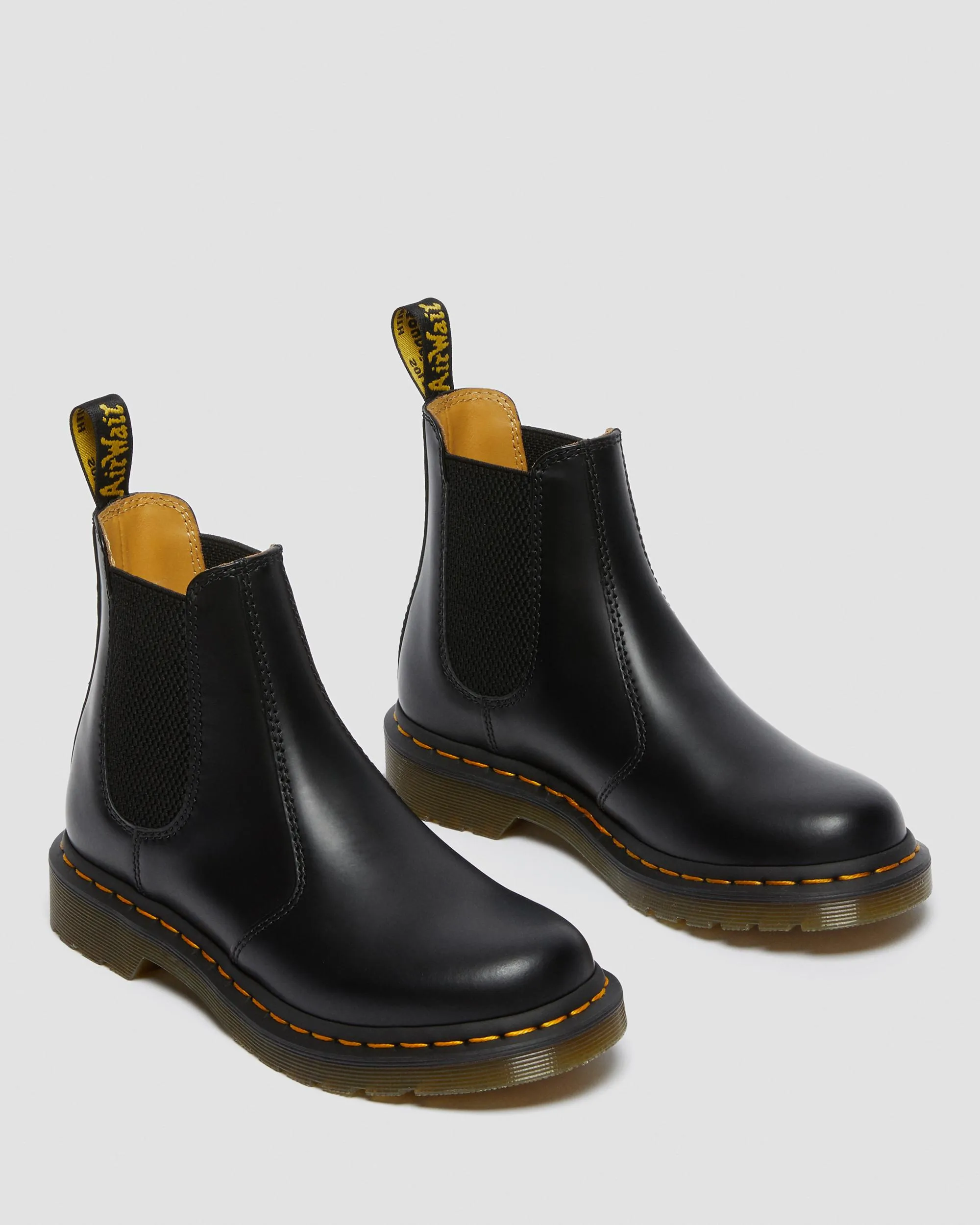 2976 Women's Chelsea boots made of smooth leather Dr. Martens